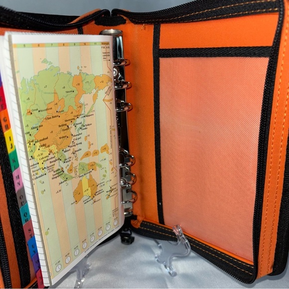 FILOFAX Orange Urban Style Organizer Binder Zip Around - Picture 10 of 12